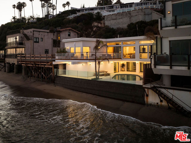 27356 Escondido Beach Road Highway, Malibu CA: https://media.crmls.org/mediaz/91c34b85-745d-47ba-822a-46b7395b98a8.jpg