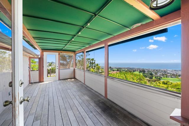 7330 Brodiaea Way, La Jolla CA: https://media.crmls.org/mediaz/91c48f39-bc06-4da4-9912-60e13cea05d0.jpg