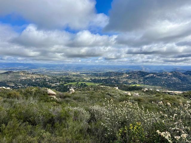 17441 Dos Picos Park Road, Ramona CA: https://media.crmls.org/mediaz/91c54bd6-2ff5-4ae1-9f56-3257ac999787.jpg