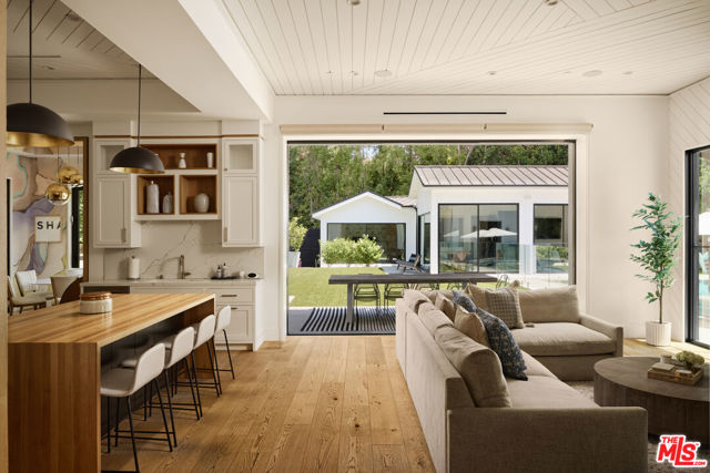 4634 White Oak Avenue, Encino CA: https://media.crmls.org/mediaz/91c5ebed-ad46-4a62-9092-4b6d1a1d3846.jpg
