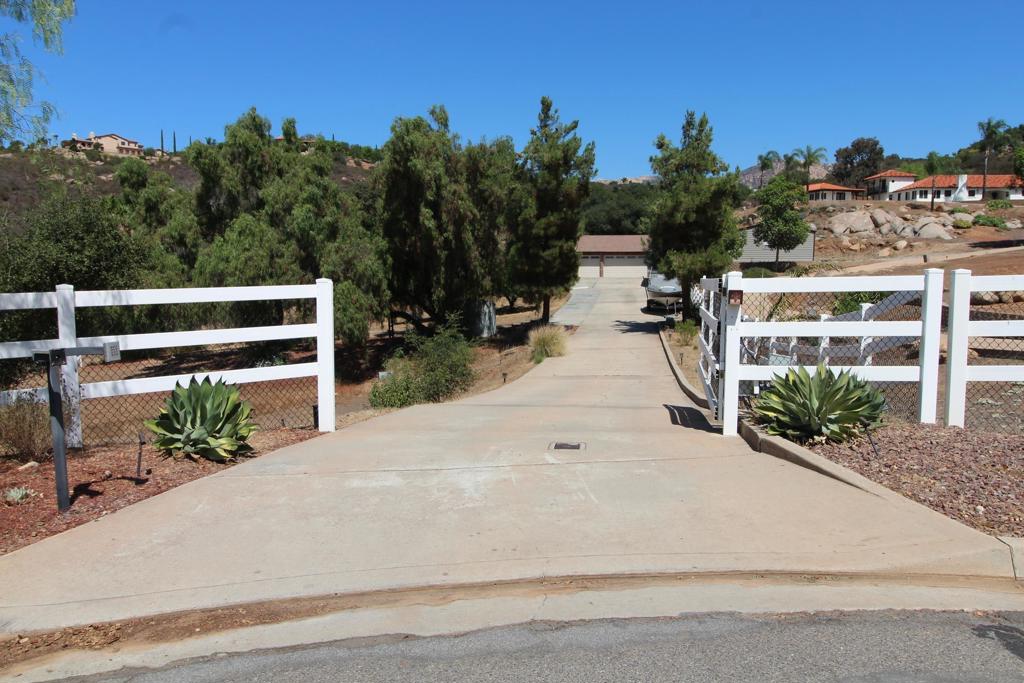 15404 El Capitan Real Ln