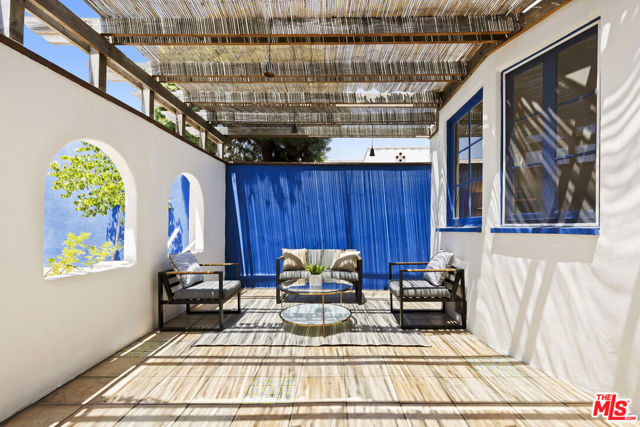 1335 S Sierra Bonita Avenue, Los Angeles CA: https://media.crmls.org/mediaz/91c711c8-3842-48da-b433-a8a19525853a.jpg
