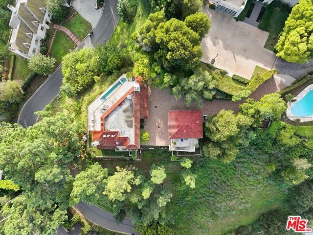 1284 Lago Vista Drive, Beverly Hills CA: https://media.crmls.org/mediaz/91c726be-b510-4eb9-9e3a-293dc75f1544.jpg