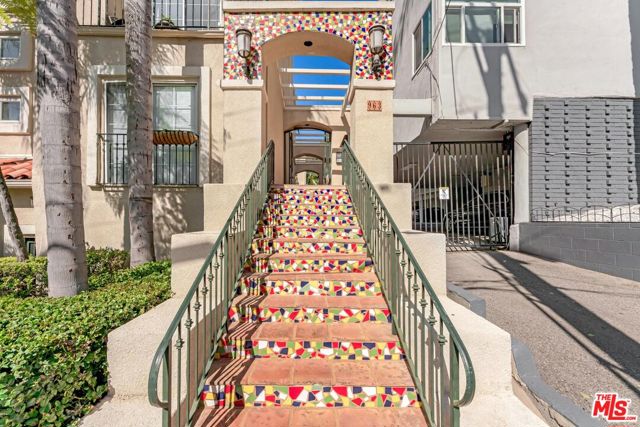 963 LARRABEE Street, 4 photo 3