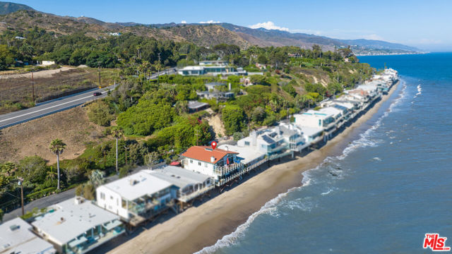 27040 Malibu Cove Colony Drive, Malibu CA: https://media.crmls.org/mediaz/91c7eb21-b129-488c-b1bf-83a49b91c251.jpg
