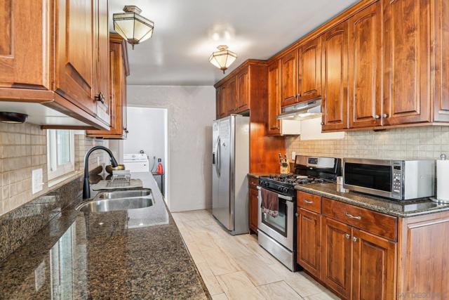 1097 Wayside Ave, El Cajon CA: https://media.crmls.org/mediaz/91c80d25-25fe-41de-832f-a7c1812c489e.jpg