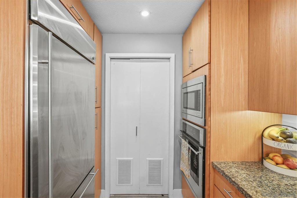 325 7th - photo 10