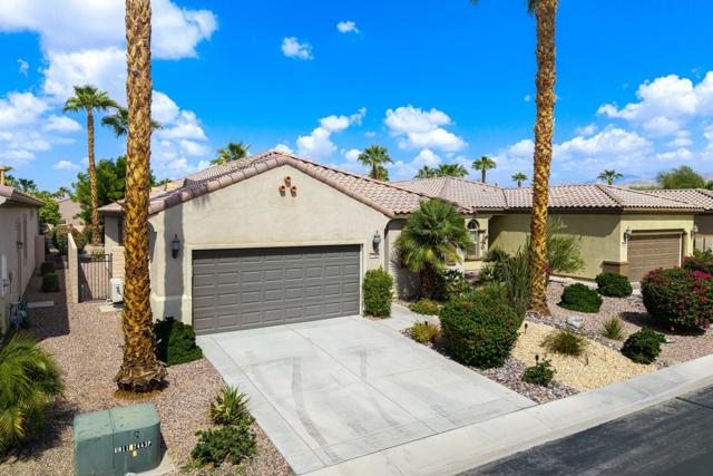 39859 Corte Velado, Indio CA: https://media.crmls.org/mediaz/91c8779b-f265-4997-839b-435794aad69c.jpg