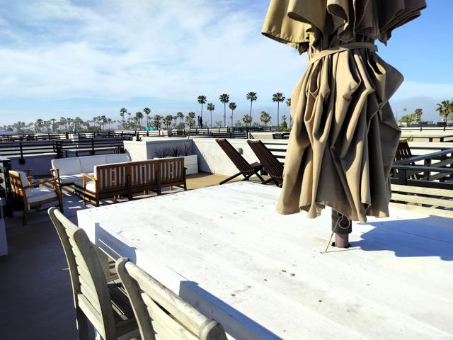 1570 Vista Del Mar Way, Oceanside CA: https://media.crmls.org/mediaz/91c8c6be-f7fe-4611-8c5e-14b93bfd3892.jpg