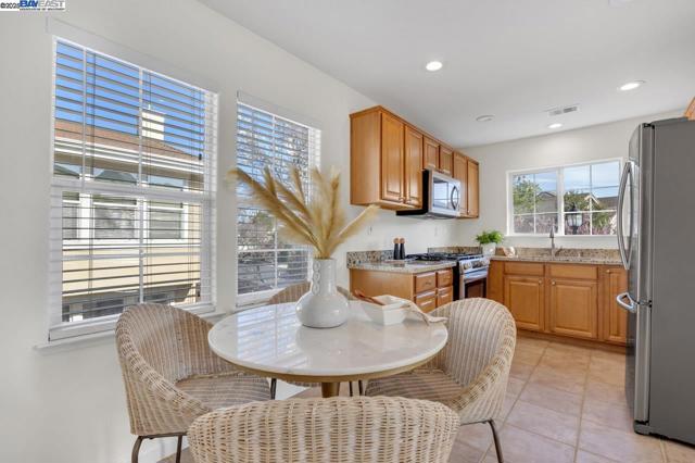 1508 Whispering Oaks Way, Pleasanton CA: https://media.crmls.org/mediaz/91c8ec55-bf14-4eff-b58d-2615ff56a6cc.jpg