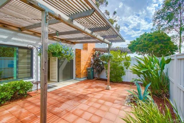 8037 Caminito Mallorca, La Jolla CA: https://media.crmls.org/mediaz/91c906d0-ee64-4bde-ae0e-39a03a034a13.jpg