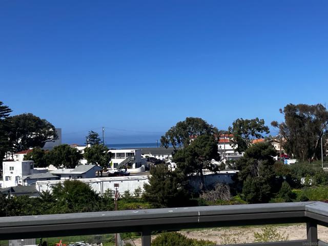 2563 State St, Carlsbad CA: https://media.crmls.org/mediaz/91c929ac-ea9f-4345-99a8-a76ef04d9a89.jpg