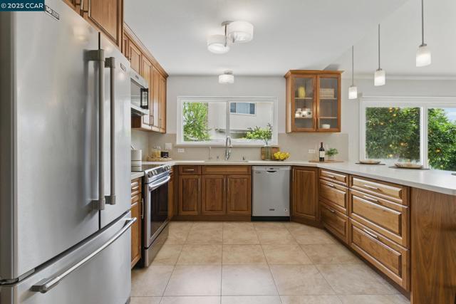 17 Bliss Ct., Pleasant Hill CA: https://media.crmls.org/mediaz/91c98641-d1aa-4f10-bebd-d655f8582730.jpg