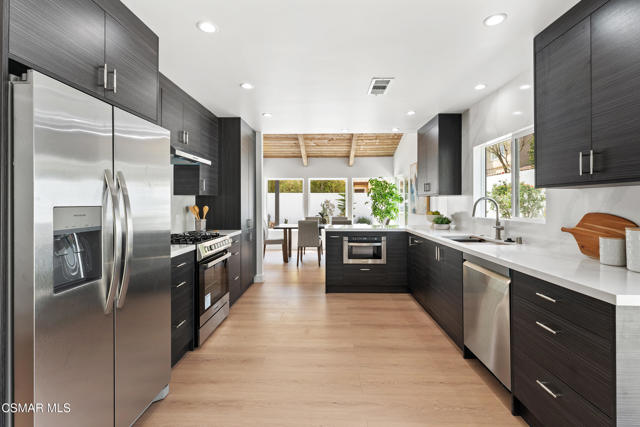 1161 Triunfo Canyon Road, Westlake Village CA: https://media.crmls.org/mediaz/91ca4909-2b4d-4ab8-8d00-48d3b8d44106.jpg