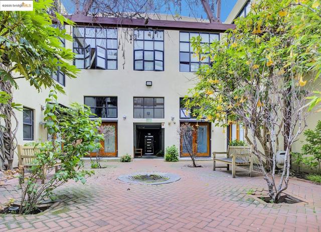 1695 15Th St, Oakland CA: https://media.crmls.org/mediaz/91ca6cb0-4ce9-4bc6-bdb1-44fa2493dc7b.jpg