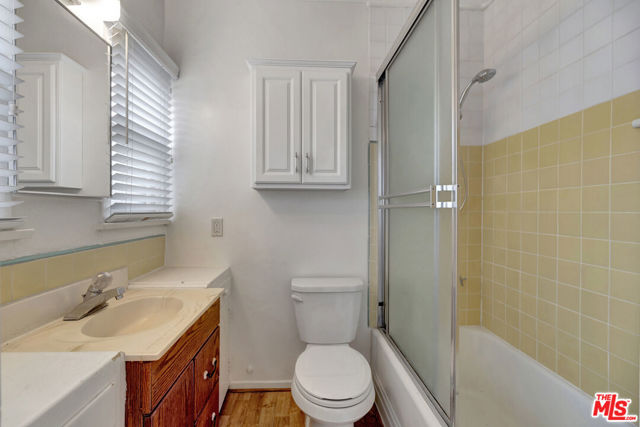 9855 Emperor Avenue, Arcadia CA: https://media.crmls.org/mediaz/91cae201-970c-496d-b304-b20832482903.jpg