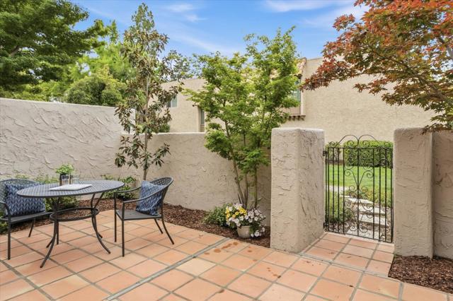 247 Casitas Bulevar, Los Gatos CA: https://media.crmls.org/mediaz/91cb1740-5075-4188-b72b-7cb43e070fb6.jpg