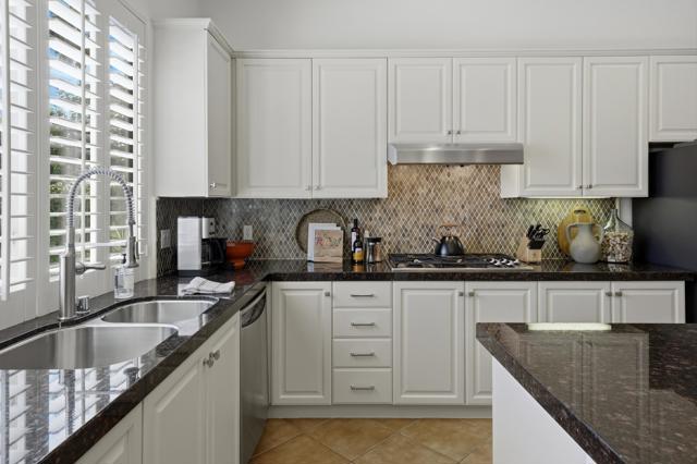 48224 Big Horn Drive, La Quinta CA: https://media.crmls.org/mediaz/91cb2756-2c2c-43a0-af36-c53c30090ef6.jpg