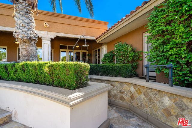 71150 N Thunderbird Terrace, Rancho Mirage CA: https://media.crmls.org/mediaz/91cb957d-3bb3-42f5-9d7c-04b1becc6b06.jpg