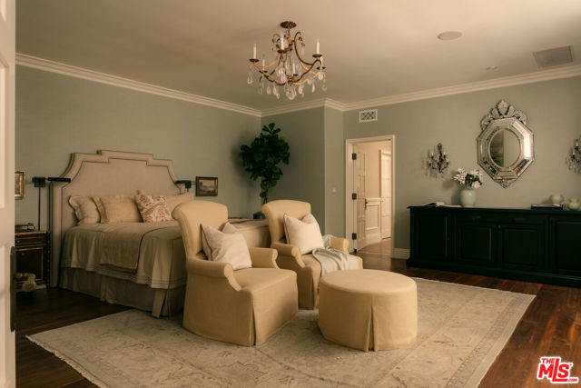 1420 Moraga Drive, Los Angeles CA: https://media.crmls.org/mediaz/91cc6c5b-d914-4958-b7db-2801bfa53c68.jpg