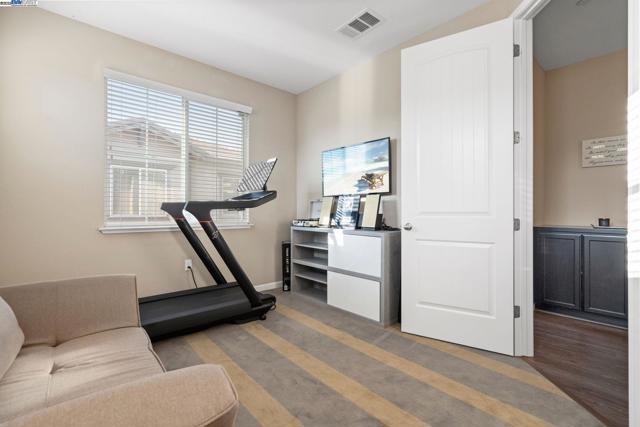 248 Alta St, Brentwood CA: https://media.crmls.org/mediaz/91cc8c76-5c90-49ba-867a-5ad75080d2be.jpg