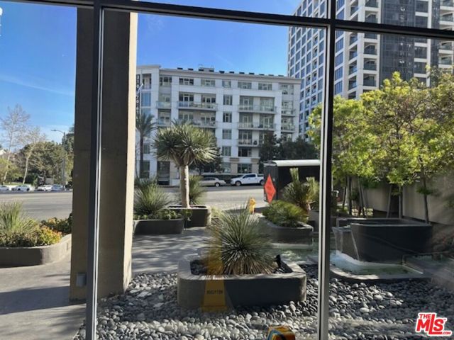 10701 Wilshire Boulevard, Los Angeles CA: https://media.crmls.org/mediaz/91cc91ae-e5f3-4ac1-8ccc-573b4426ea41.jpg