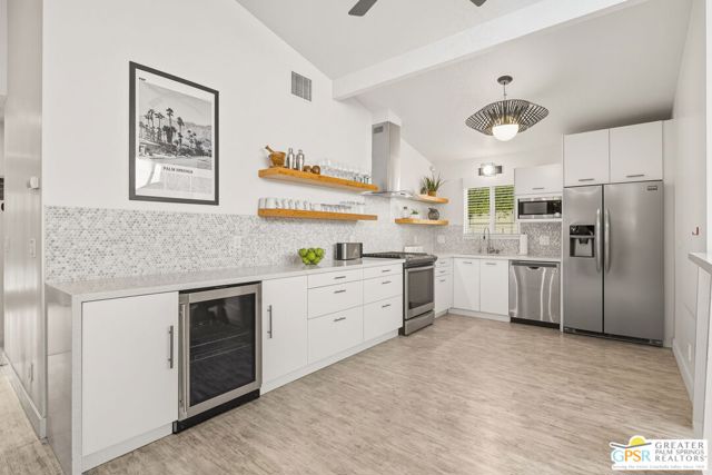 547 N Sunrise Way, Palm Springs CA: https://media.crmls.org/mediaz/91ccd1fb-f2a8-4f1a-9ba7-5f13346f3cf8.jpg