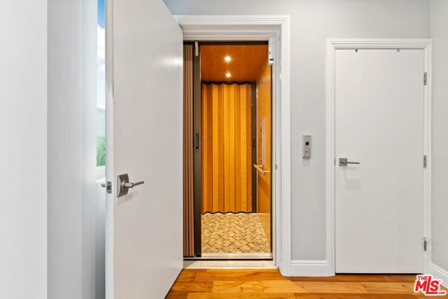 436 Levering Avenue, Los Angeles CA: https://media.crmls.org/mediaz/91cdbb52-c5cd-4d3c-a358-ab616a9e7a04.jpg