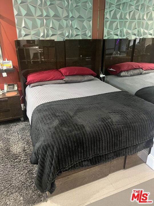 950 N Kings Road, West Hollywood CA: https://media.crmls.org/mediaz/91ce520a-ffa6-4626-9a6e-856a42b3e51d.jpg