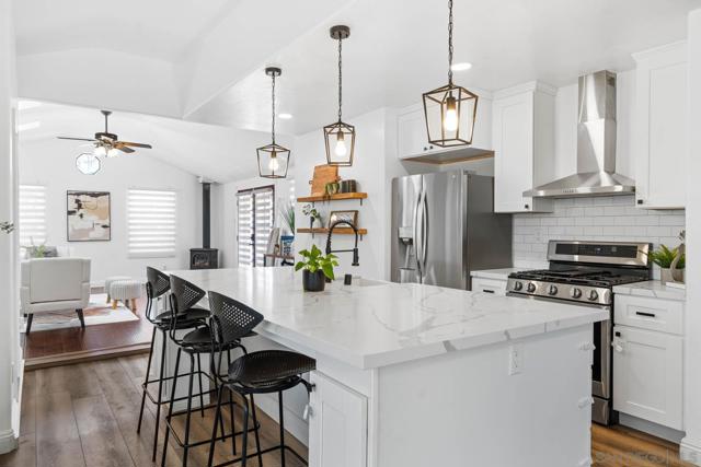 516 Bonito Avenue, Imperial Beach CA: https://media.crmls.org/mediaz/91ceb528-b128-43a3-b612-eaaa940e55a3.jpg