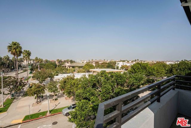 Image 13 of 43 For 7100 Playa Vista Drive 404