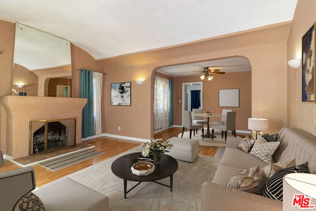 2807 S Bedford Street, Los Angeles CA: https://media.crmls.org/mediaz/91cec437-e250-4221-a898-cec94254902f.jpg