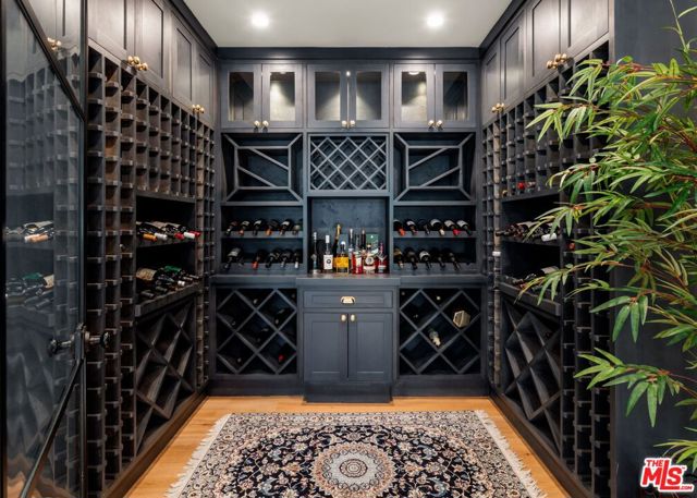 16101 Royal Mount Drive, Encino CA: https://media.crmls.org/mediaz/91cfb9d2-0756-4012-acfc-a23ee2042dad.jpg
