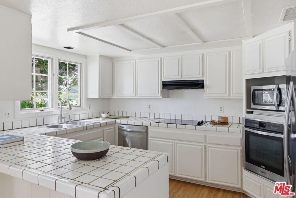 2120 Coast Highway - photo 9