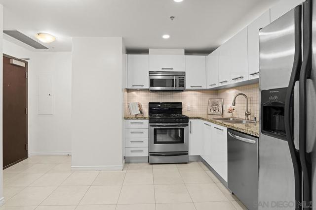 1431 Pacific Hwy, San Diego CA: https://media.crmls.org/mediaz/91cfd87c-eae6-47e9-82c1-68bd3c7e0871.jpg