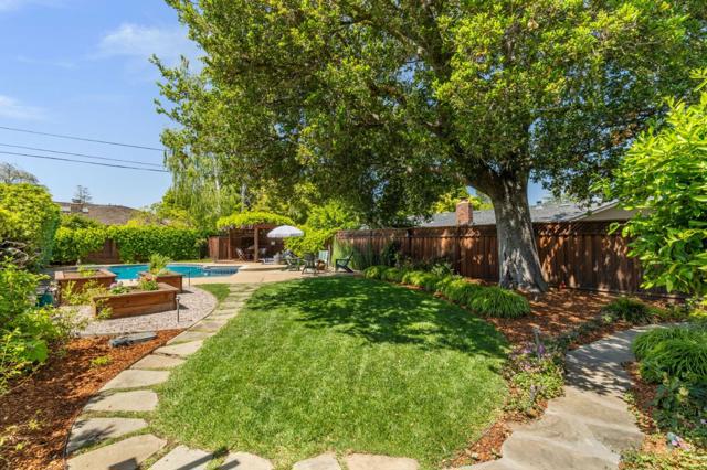 690 Torwood Lane, Los Altos CA: https://media.crmls.org/mediaz/91d0f6f6-1e1d-4456-941d-b9e92d7eeff3.jpg
