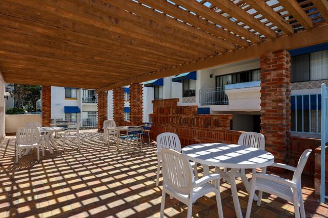 8338 Regents Rd., San Diego CA: https://media.crmls.org/mediaz/91d12605-a2c3-4dcc-b29d-acedc7b0c451.jpg