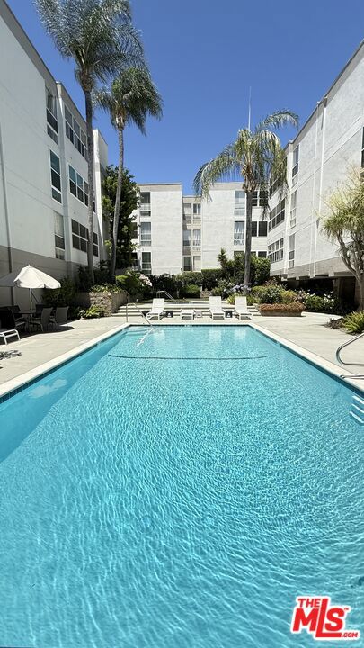 14144 Dickens Street, Sherman Oaks CA: https://media.crmls.org/mediaz/91d18d87-6265-4b06-b3fe-505dcfce18c1.jpg
