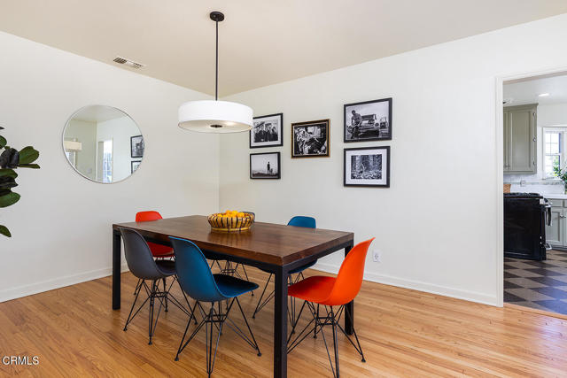 3255 Castera Avenue, Glendale CA: https://media.crmls.org/mediaz/91d18ef7-fdde-429a-bf8e-cc0abb744d3e.jpg