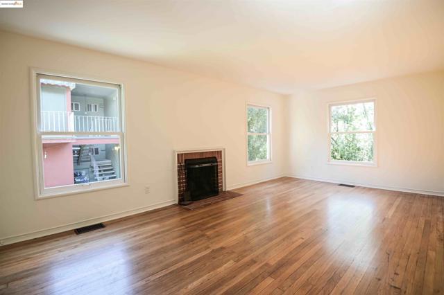 2218 Parker St, Berkeley CA: https://media.crmls.org/mediaz/91d1d95b-10e3-476a-8dfc-40cc3566f0d1.jpg