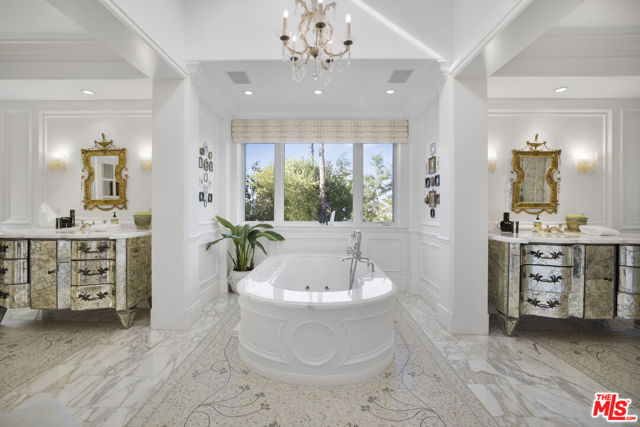 4001 Clarinda Drive, Tarzana CA: https://media.crmls.org/mediaz/91d1dcf9-d27c-47ce-bfb1-20228069f761.jpg