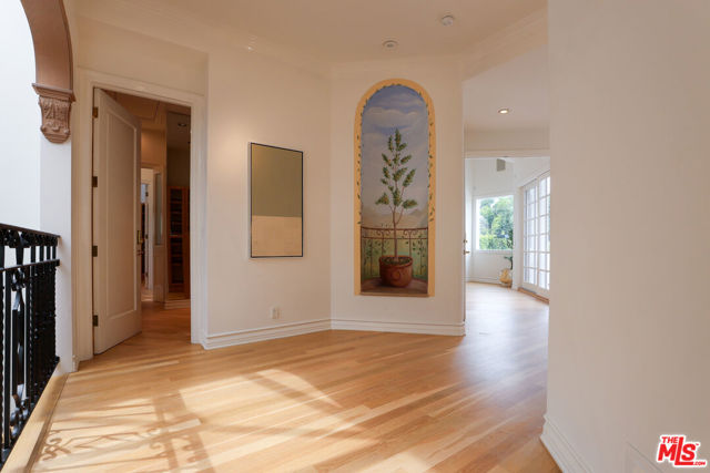 628 N Elm Drive, Beverly Hills CA: https://media.crmls.org/mediaz/91d2e24d-039d-4bbb-895e-94590b87e244.jpg