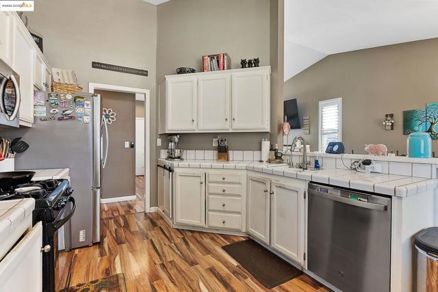 1126 Deerpark Rd, Oakley CA: https://media.crmls.org/mediaz/91d34c11-7c32-45a7-b632-97e7c5b81409.jpg