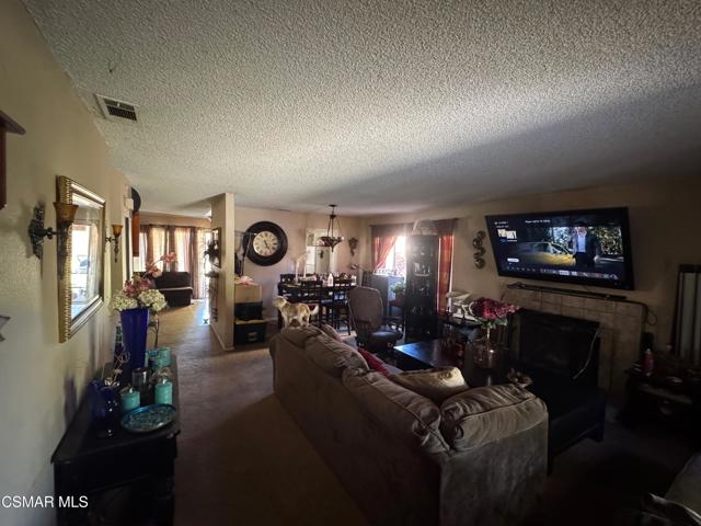 1459 Willowbrook Lane, Simi Valley CA: https://media.crmls.org/mediaz/91d37d5a-7941-44a7-99d5-d73b1ebc5c60.jpg