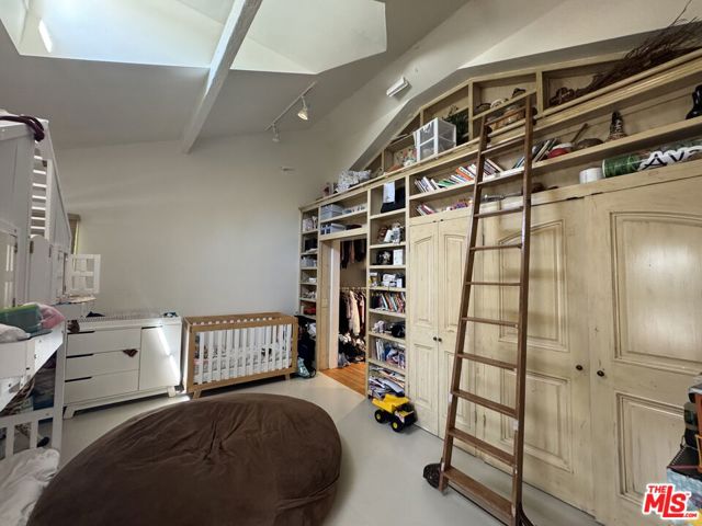 1348 Londonderry Place, Los Angeles CA: https://media.crmls.org/mediaz/91d387b1-a59a-4ef7-8852-078b9c00fdbc.jpg