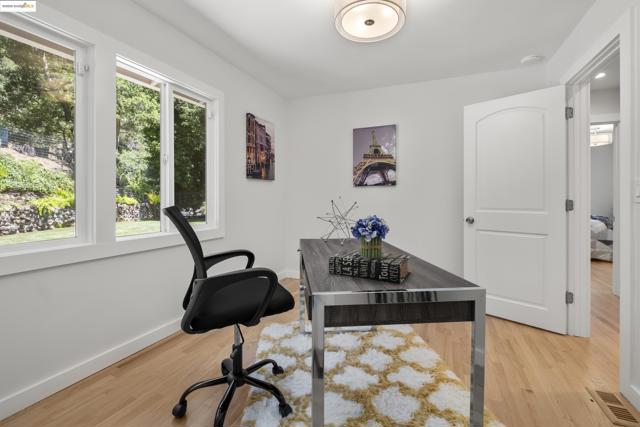 6537 Aitken Dr, Oakland CA: https://media.crmls.org/mediaz/91d38fa3-cf19-4859-b474-143d29a9180f.jpg