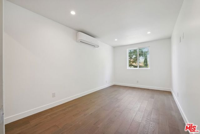 5114 Cedros Avenue, Sherman Oaks CA: https://media.crmls.org/mediaz/91d39414-178c-4c8f-a929-d75428ebdad2.jpg