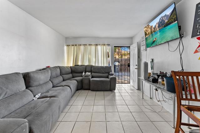 2673 Massachusetts Ave, Lemon Grove CA: https://media.crmls.org/mediaz/91d3e05d-2691-4425-8048-19f237b6c3df.jpg