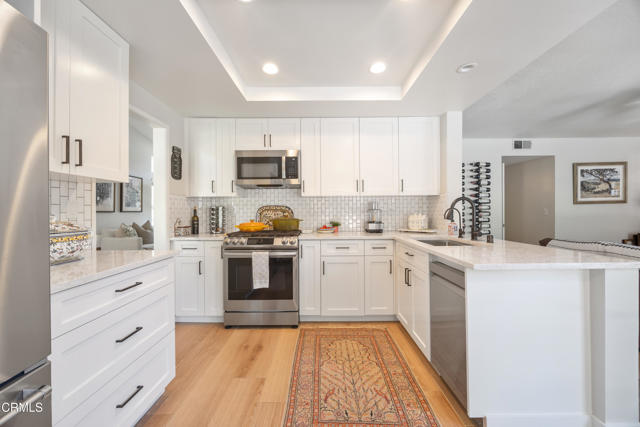 27220 Waterford Drive, Valencia CA: https://media.crmls.org/mediaz/91d3e91f-eb8f-4420-94e5-a9464fe4446c.jpg