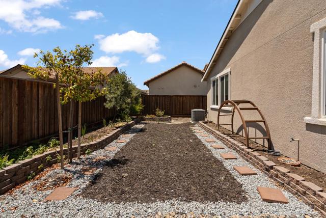 277 Copperleaf Lane, San Juan Bautista CA: https://media.crmls.org/mediaz/91d43a31-f745-41b3-965e-3abf01b37c61.jpg